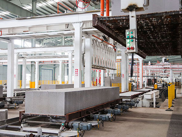 Shaanxi NITYA, La primera línea de paneles AAC con curado en vapor plano, equipada con estación automática de mallas y sistema de separación en verde en China